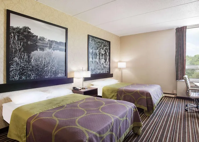 Super 8 By Wyndham Plattsburgh